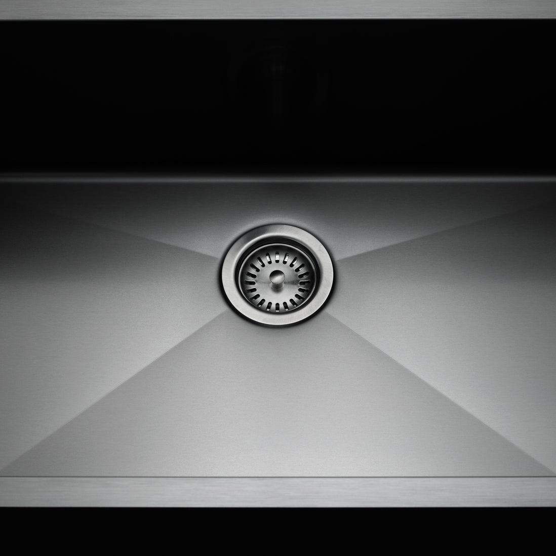 Master Chef- Versailles 32 Radial in GunMetal Black-Culinary Style Stainless Steel Radial Kitchen Sink 4
