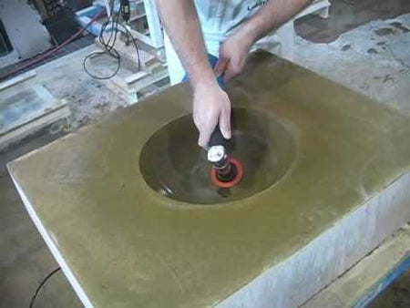 video shows Alpha Tools AIR-300 Mini Pneumatic Polisher 5/8"-11