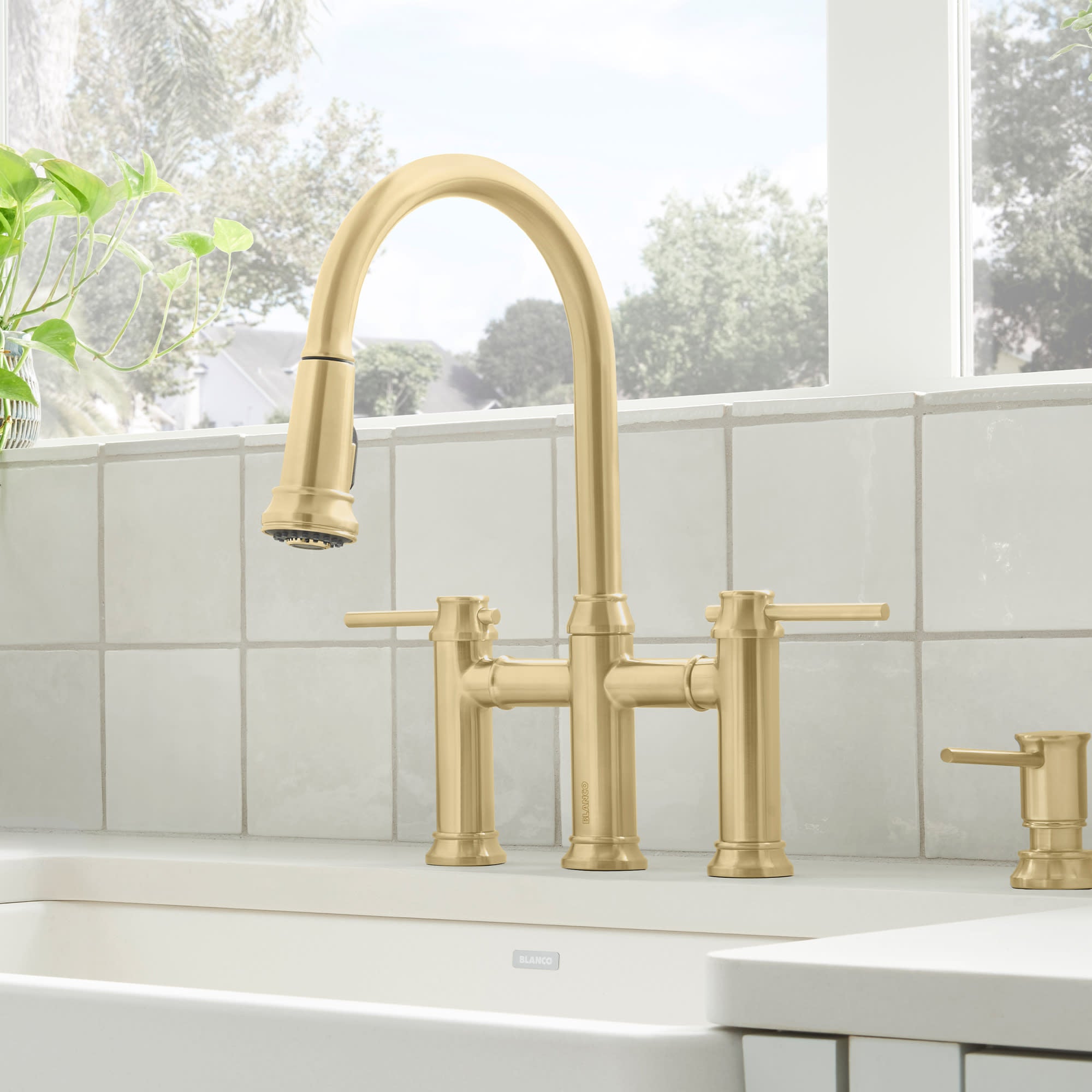 Blanco Empressa Pull-Down Bridge Kitchen Faucet 8